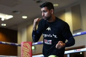 Khan wipes out Lo Greco in 39 seconds