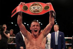 Josh Warrington stuns Lee Selby via split decision, becomes first world champion from Leeds