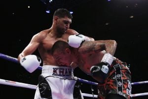 Khan wins wide decision over Vargas