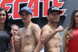 De La Hoya gets no contest, Teixeira wins