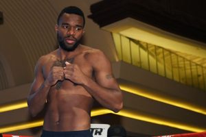 Hart wins decision over Barrera in 175 debut