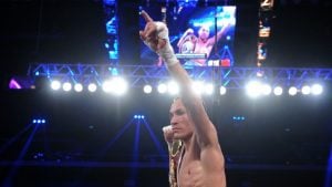 Juan Francisco Estrada dominates, stops Dewayne Beamon in 9 rounds