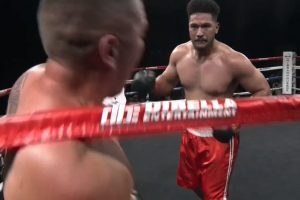 Fa outpoints Vargas on Broadway Boxing