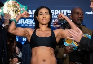 Braekhus Dominates Bustos; Makes 25th Straight Title Defense