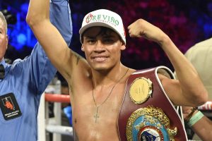 Navarrete smashes Horta in four to retain belt again
