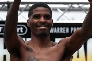 Hooker returns with first round stoppage of Perez, staying at 140