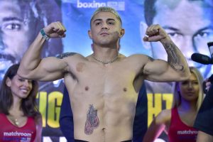 Diaz takes IBF title from Farmer by decision