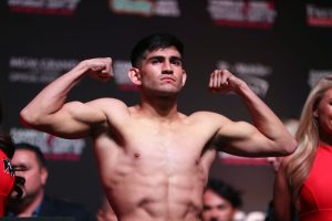 Rocha battles past Solomon to win decision