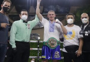 Serhii Bohachuk Breakd Down, Stops Alejandro Davila in Six