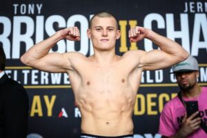 Eimantas Stanionis Drops Janer Gonzalez Three Times, Stops Him in Ninth