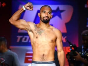 Esquiva Falcao Wears Down Artur Akavov In 4th Round Stoppage Win