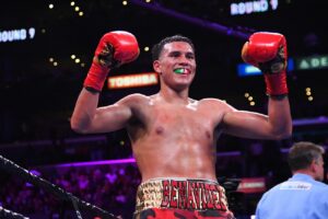 Benavidez easily makes weight, set for Showtime main event