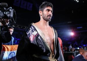 Artysh Lopsan Shocks Vijender Singh, Stops Him in Five