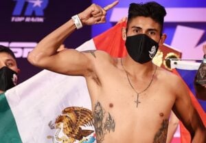 Emanuel Navarrete Drops Christopher Diaz, Four Times, Stoppage in Twelfth of Fire-Fight