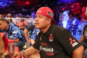 Robert Garcia backs Barrios to beat Tank by decision