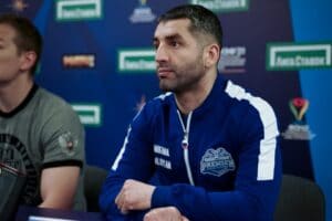 Mikhail Aloyan Decisions Yohana To Retain WBA Gold Belt in Tough Outing