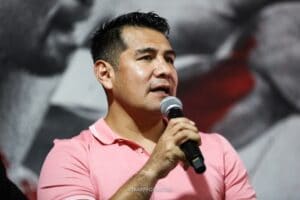 Marco Antonio Barrera, Daniel Ponce De Leon Clash on November 20