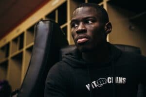 Richardson Hitchins Masterfully Outboxes Malik Hawkins, Cruises To Unanimous Decision Win