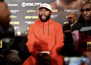 Mayweather: Moore is a Very Smart Fighter Who I Can't Take Lightly