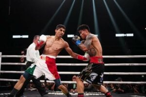 Rey Vargas defeats Mark Magsayo by split decision, wins WBC featherweight title
