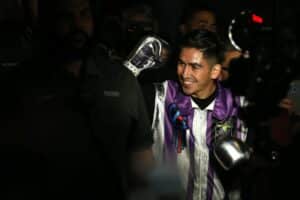 Santa Cruz finally vacates title, Wood now sole WBA featherweight champion