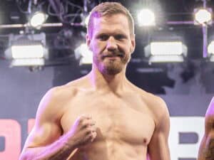 David Light Gets Off The Floor, Shocks Brandon Glanton By Split Decision