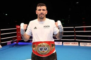 Vincenzo Gualtieri drops Esquiva Falcao twice, wins unanimous decision in Germany