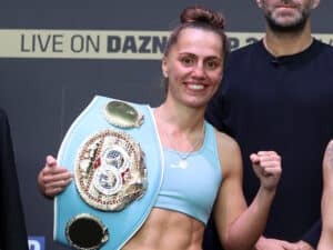 Ellie Scotney Honors Late Grandmother, Soundly Outpoints Laura Griffa To Defend IBF Title