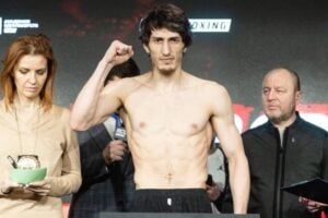 Vildan Minasov Edges Rene Alvarado, Zaur Abdullaev Batters Roman Andreev in Three