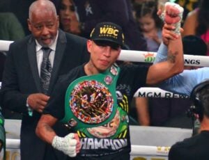 Mario Barrios dominates Yordenis Ugas to lopsided decision