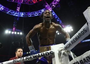 Keyshawn Davis dispenses of Jose Pedraza in six on the Lopez-Ortiz undercard