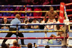 O’Shaquie Foster rallies to win split decision over Abraham Nova, retain WBC junior lightweight belt