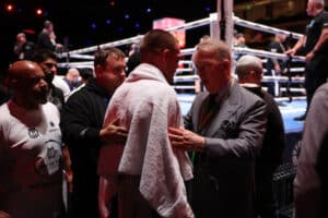 Chamberlain Wins When Disfigured Gwynne Is Rescued In The Fourth