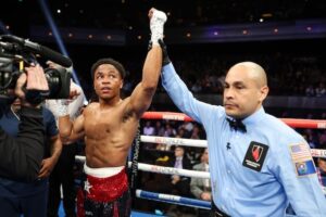 Floyd Schofield Dominates ‘Dirty’ Esteuri Suero in DQ Win