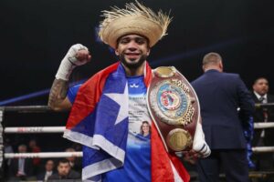 Oscar Collazo outpoints Gerardo Zapata, retains WBO 105-pound title