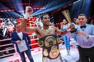 Osleys Iglesias Stays Hot, Stops Evgeny Shvedenko in One Round