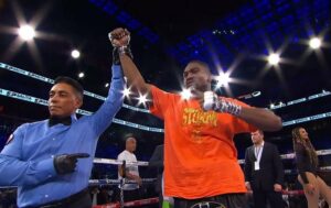 Julian Smith Floors, Upsets Shohjahon Ergashev Via Split Decision