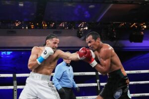 Yoenis Téllez makes a point, stopping Johan González on Murtazaliev-Tszyu undercard