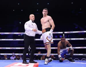Returning Callum Smith eases to fifth-round TKO of Carlos Galvan