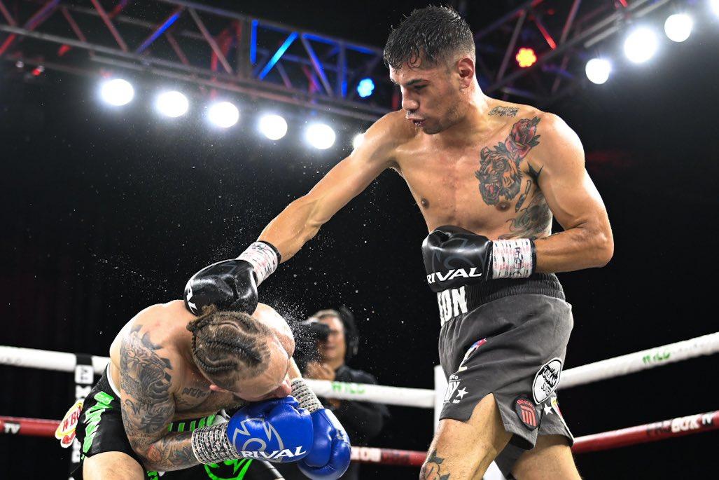Antonio Moran deals Mykquan Williams first career defeat