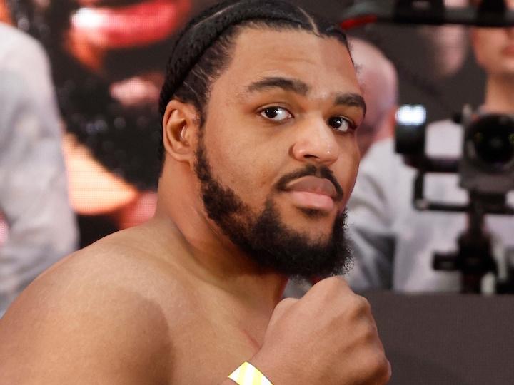 Promoter Warren believes referee was at fault in heavyweight incident between David Adeleye and Jeamie TKV