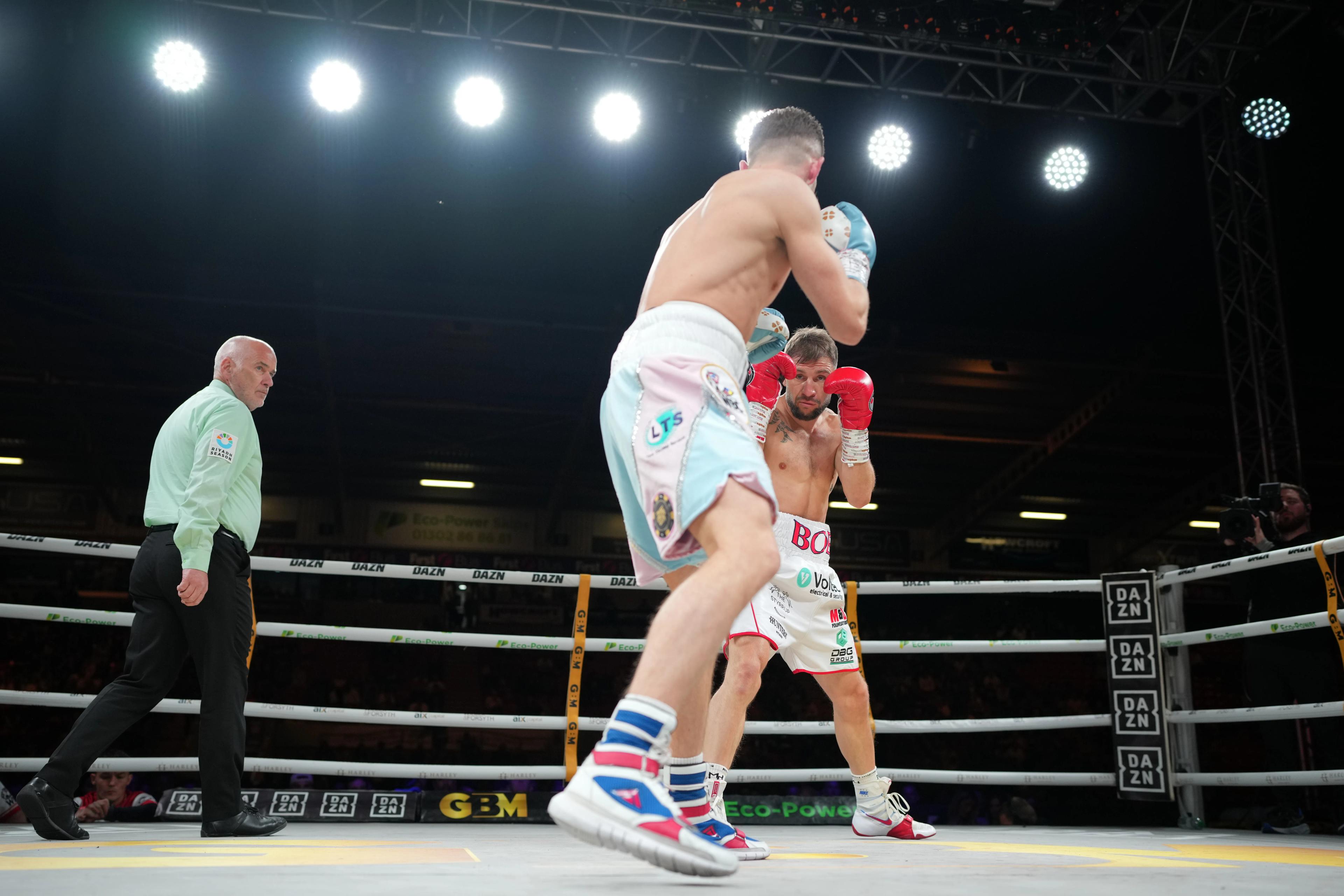 Maxi Hughes outpoints Archie Sharp in an absolute stinker