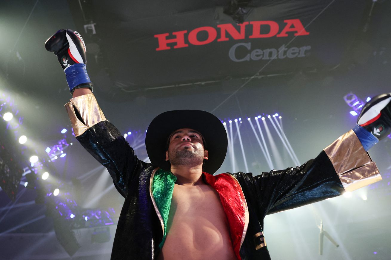 Zurdo retains titles with win over Dorticos, wants Opetaia next