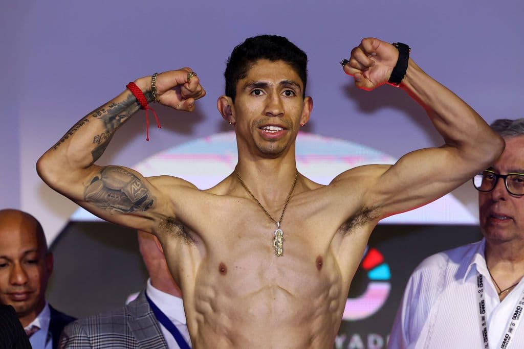WBC featherweight champion Rey Vargas to return against Carlos Castro in August