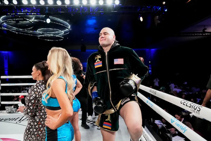 Quick stand: Gurgen Hovhannisyan cuts down Chris Thomas in three