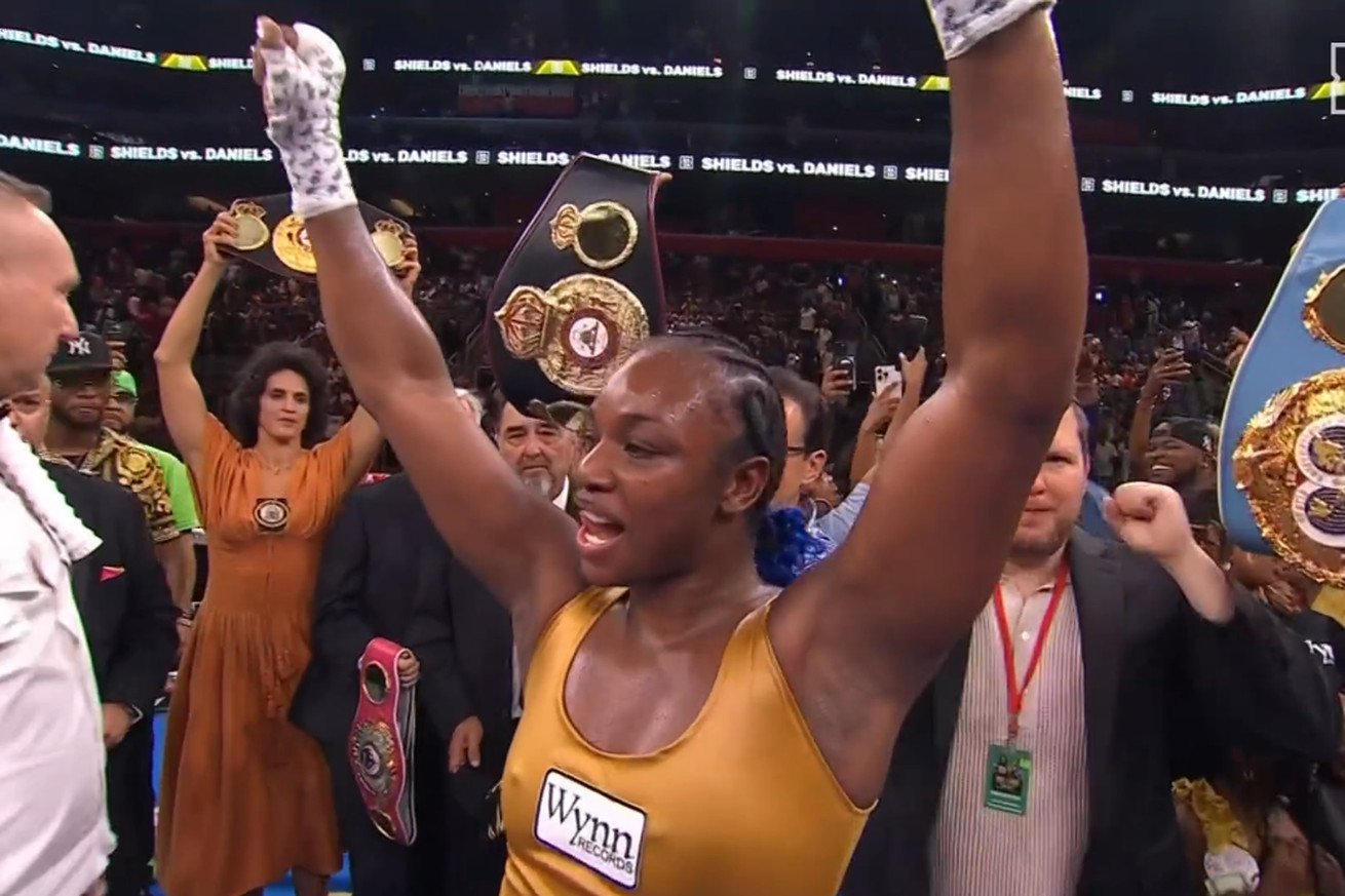 Shields dominates Daniels to retain championship