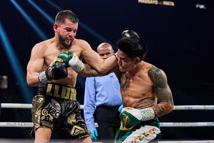 Mark Magsayo stays in junior lightweight contention with easy victory over Jorge Mata