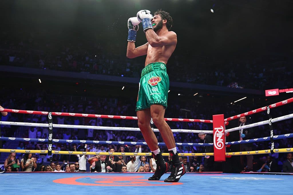 Hamzah Sheeraz Stays Grounded After Stunning KO of Edgar Berlanga