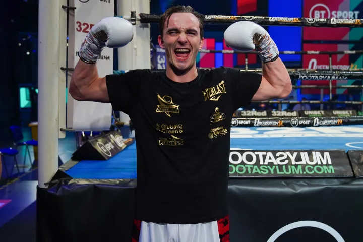 Willy Hutchinson matched with Mark Jeffers on Lorente-Collins bill in October