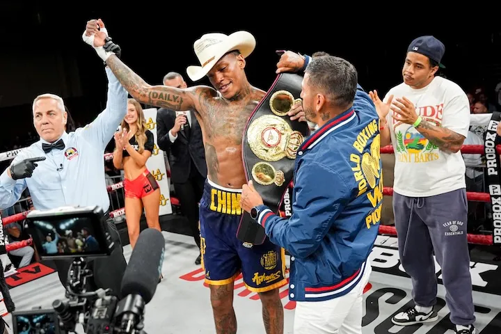 Najee Lopez stops Kalvin Henderson, remains unbeaten